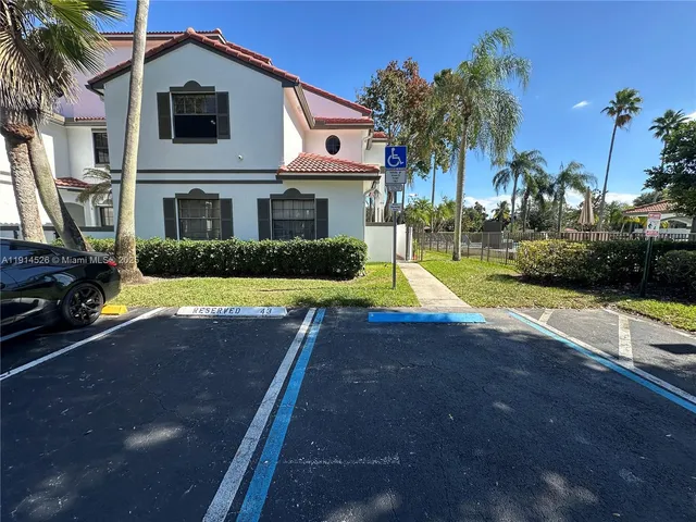 $3,000 | 501 Southwest 158th Terrace, Unit 204, Pembroke Pines, FL 33027