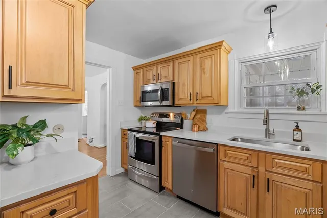 $397,500 | 2800 Manderly Drive, St. Louis, MO 63144