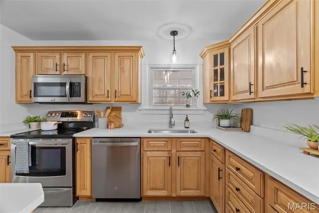 $397,500 | 2800 Manderly Drive, St. Louis, MO 63144