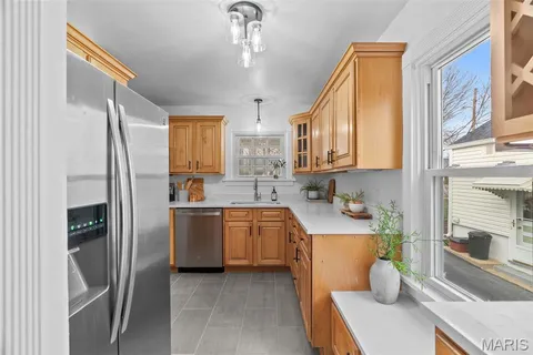 $384,900 | 2800 Manderly Drive, St. Louis, MO 63144