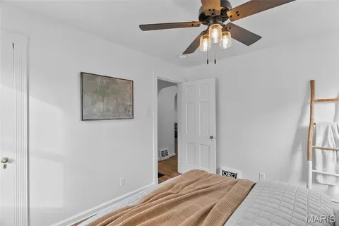 $384,900 | 2800 Manderly Drive, St. Louis, MO 63144