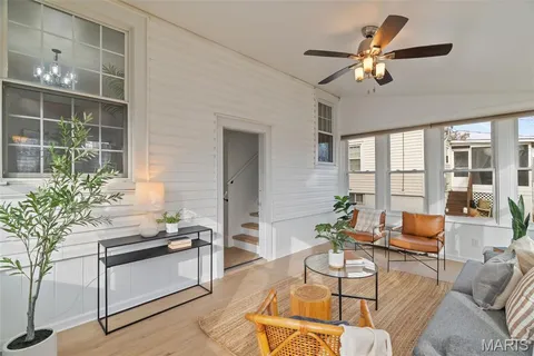 $384,900 | 2800 Manderly Drive, St. Louis, MO 63144