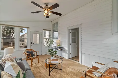 $384,900 | 2800 Manderly Drive, St. Louis, MO 63144