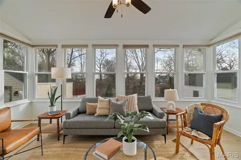 $384,900 | 2800 Manderly Drive, St. Louis, MO 63144