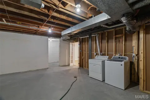 $384,900 | 2800 Manderly Drive, St. Louis, MO 63144