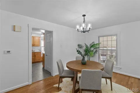 $384,900 | 2800 Manderly Drive, St. Louis, MO 63144