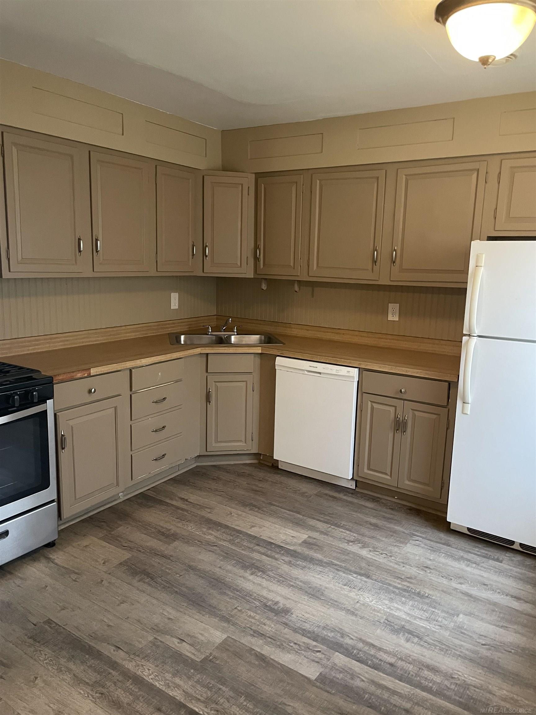 25875 Hayes Road Warren, MI 48089 - Photo 6 of 8 50101680-5.JPG