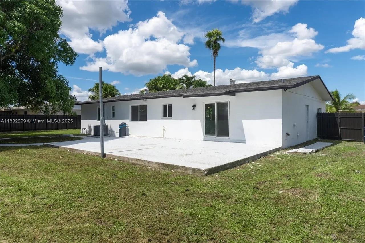 11872 Southwest 196th Terrace Miami, FL 33177 - Photo 8 of 15 a view of a house with backyard and sitting area