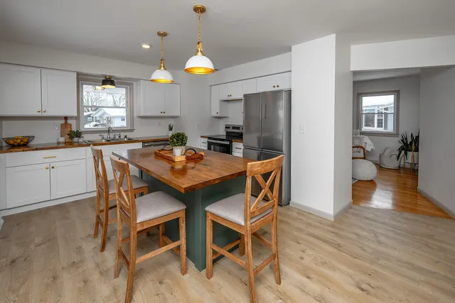 $385,000 | N84W18113 Imperial Court, Menomonee Falls, WI 53051