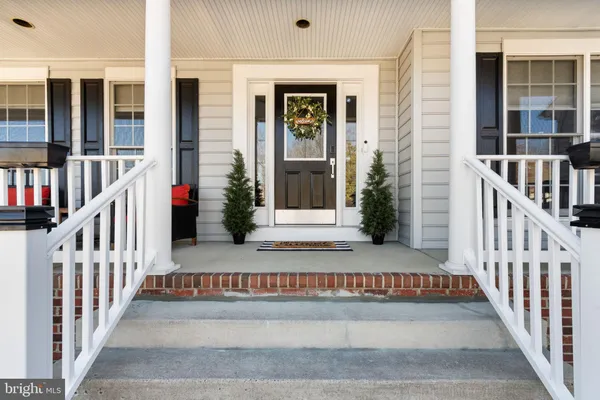 a view of a house with porch