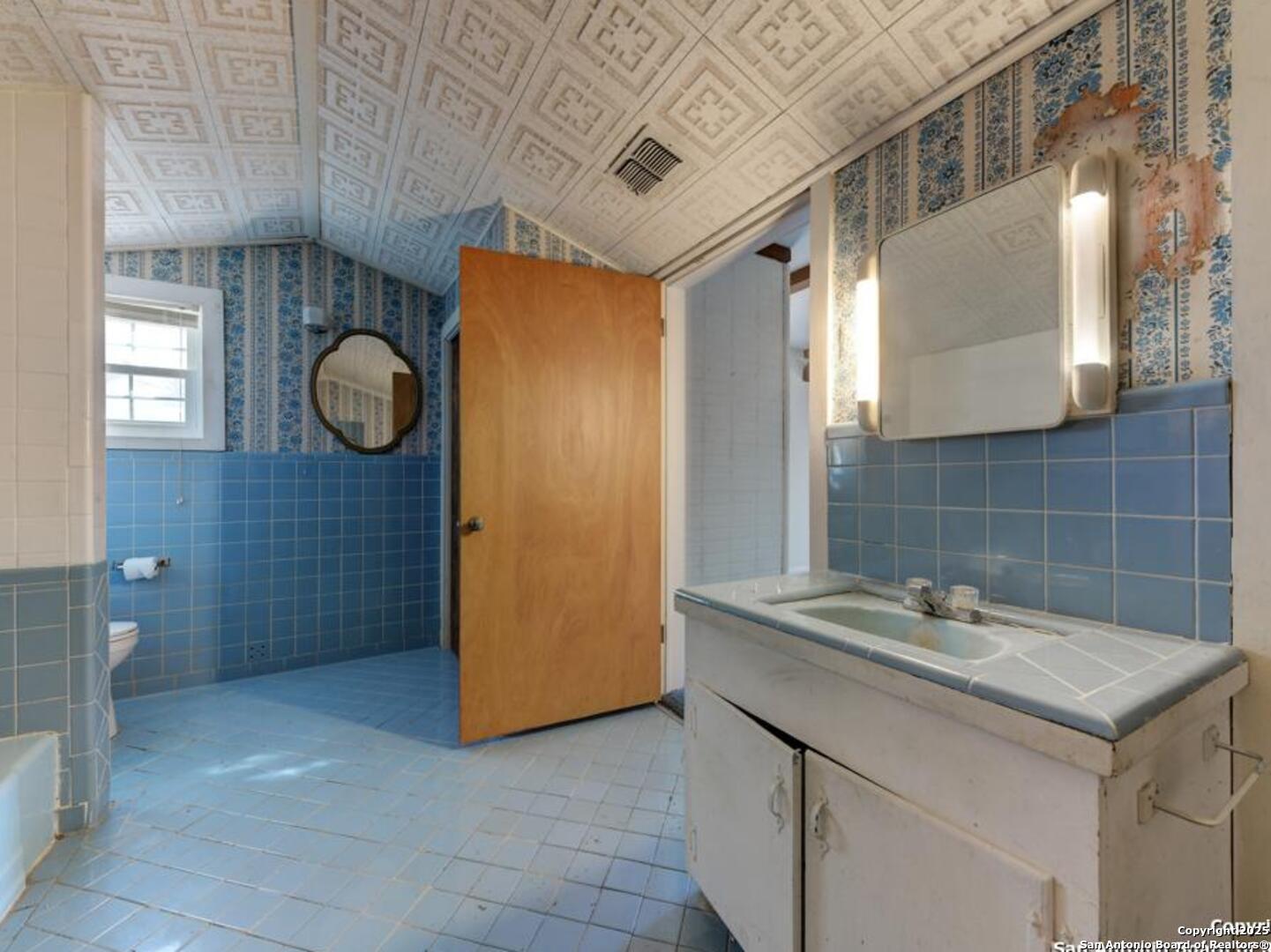 137 Kitty Hawk Road Universal City, TX 78148 - Photo 16 of 25 a bathroom with a sink and a mirror