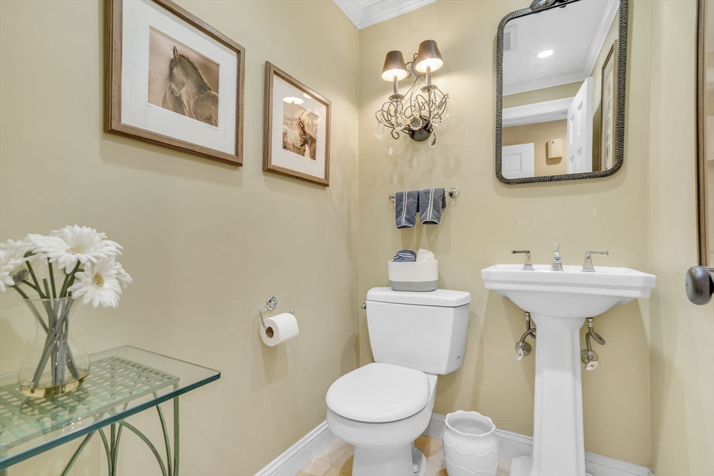 19 Sears Road Wayland, MA 01778 - Photo 17 of 42 a bathroom with a toilet a sink and mirror