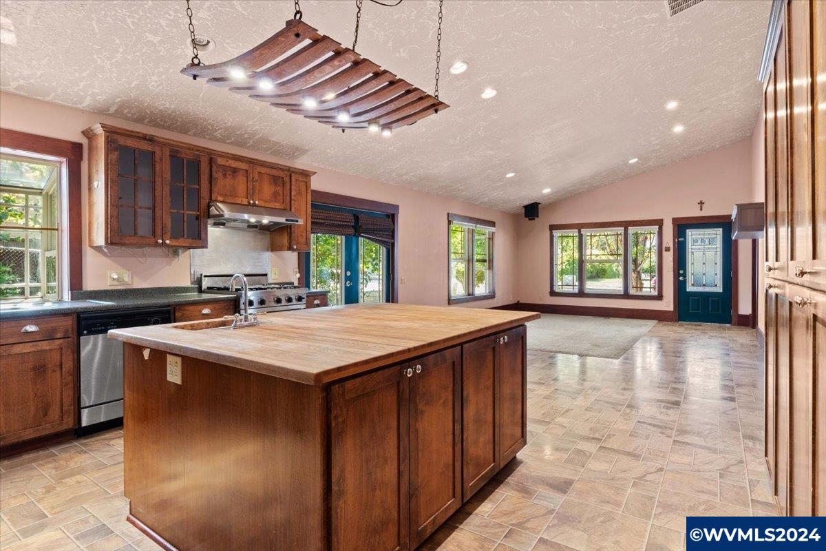 560 Southwest Hayter Street Dallas, OR 97338 - Photo 13 of 48 Gallery Image 13