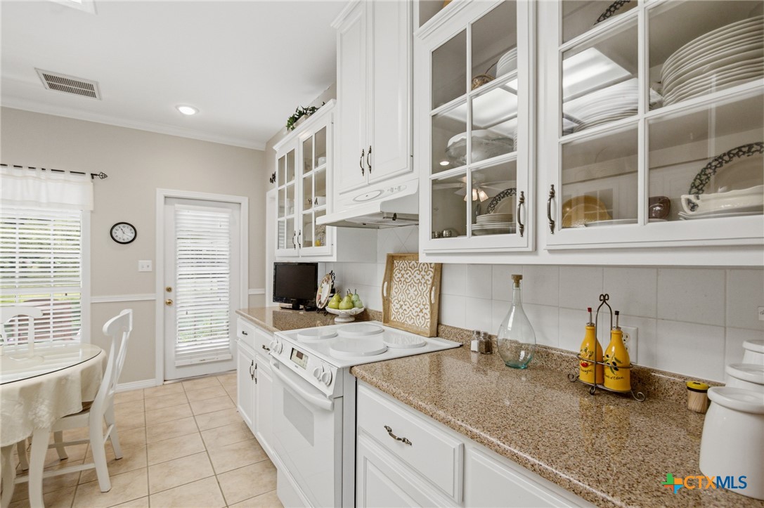 303 Perth Road Victoria, TX 77904 - Photo 12 of 39