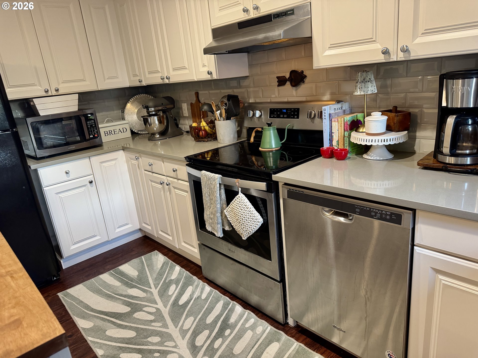 327 Country Club Road Eugene, OR 97401 - Photo 10 of 48 Kitchen