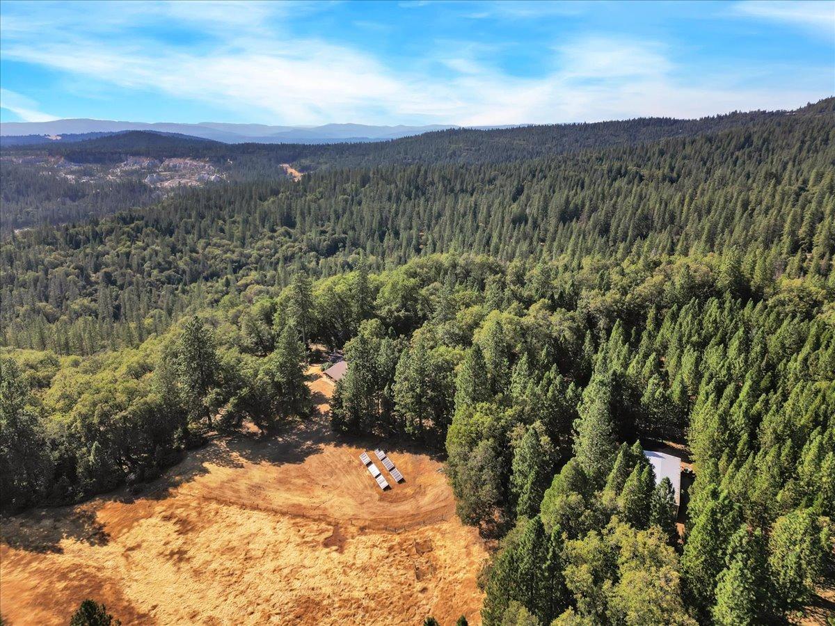 18955 Lake City Road Nevada City, CA 95959 - Photo 39 of 99 a view of a yard with a mountain