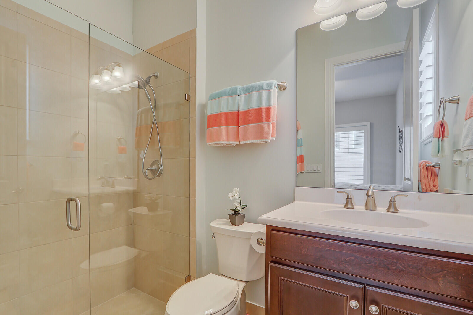 162 Sonata Drive Jupiter, FL 33478 - Photo 26 of 78 Downstairs Guest Bath