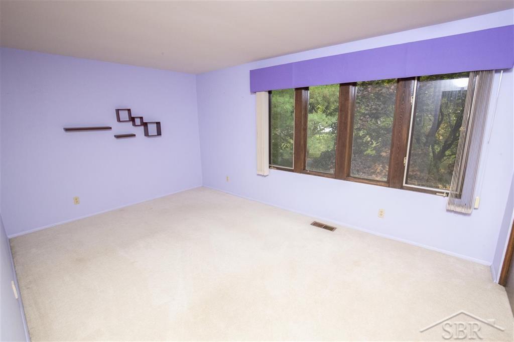 203 Hunters Ridge Midland, MI 48640 - Photo 19 of 31 31398974-18.JPG