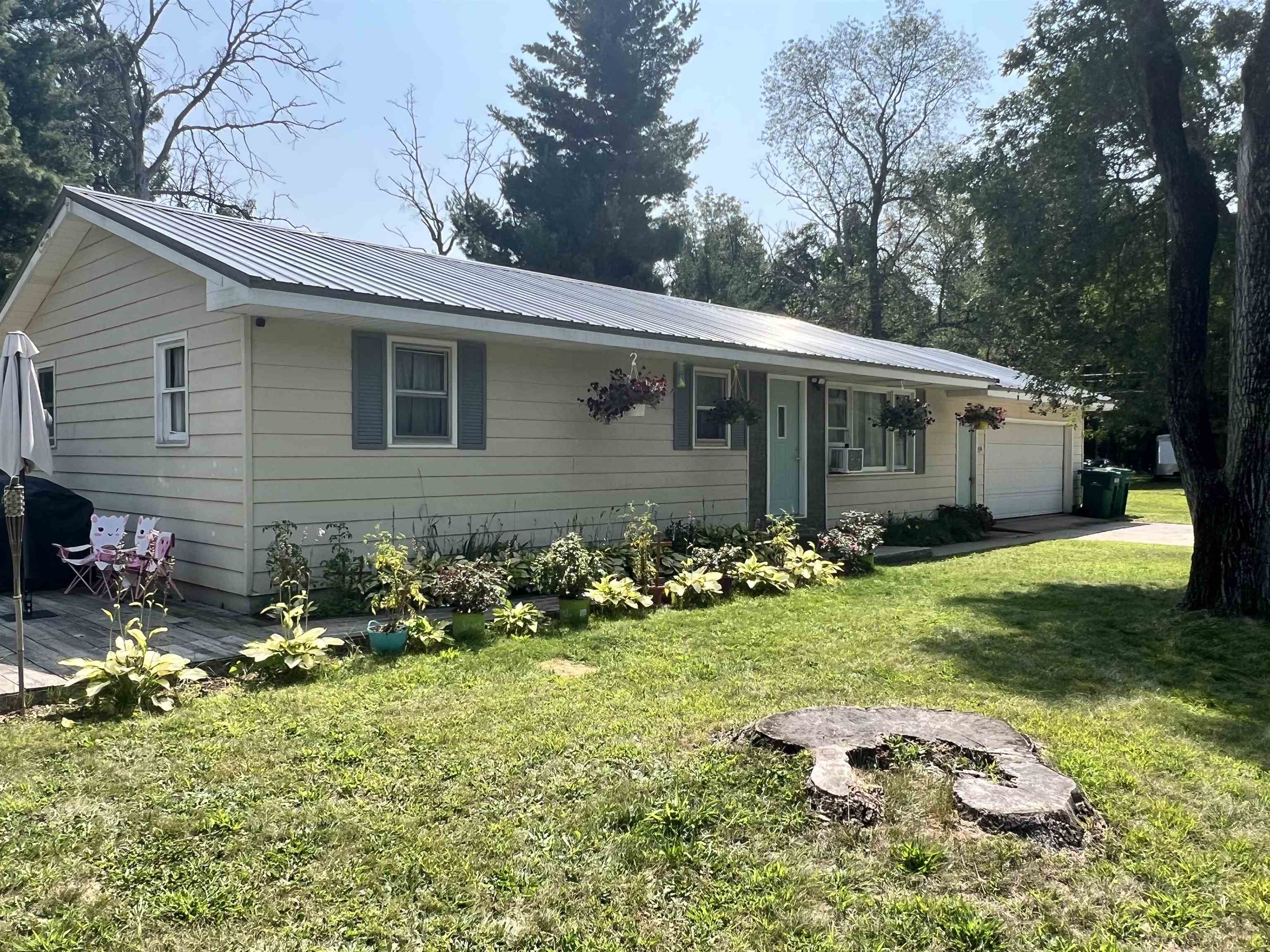 154 Oakgrove Road Harrison, MI 48625 - Photo 3 of 26 Gallery Image 3