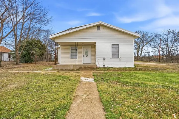 $1,350 | 1412 Chase Avenue, Cleburne, TX 76031