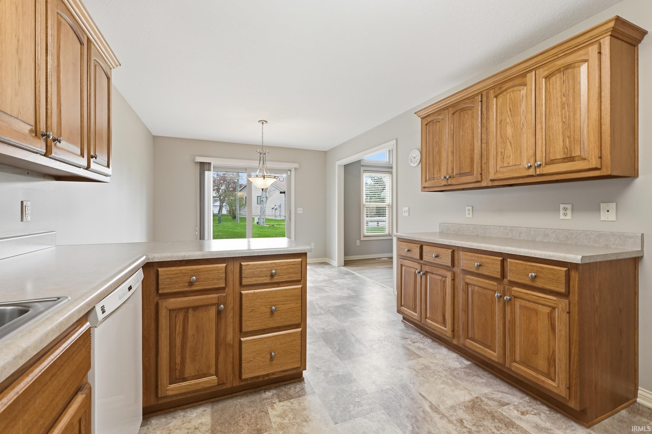 2327 Barcroft Court Fort Wayne, IN 46804 - Photo 11 of 36