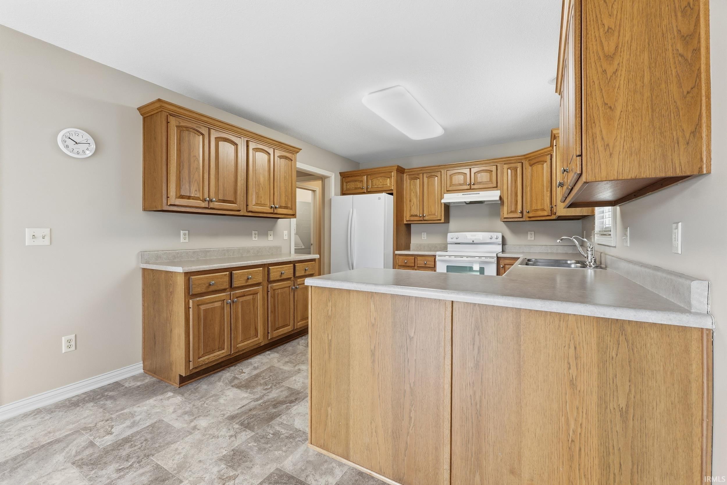 2327 Barcroft Court Fort Wayne, IN 46804 - Photo 12 of 36