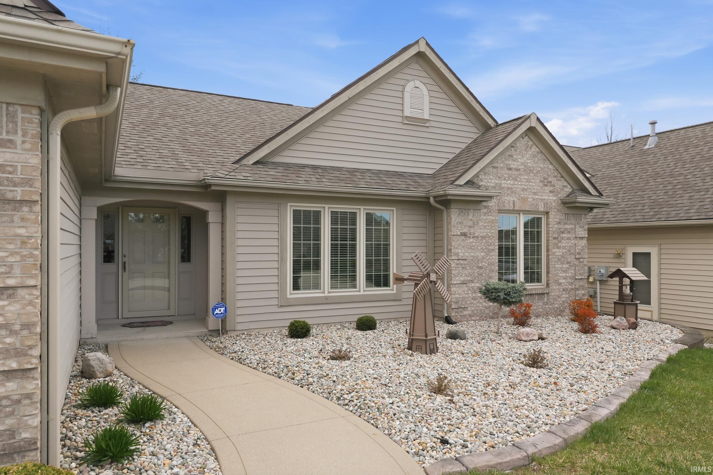 2327 Barcroft Court Fort Wayne, IN 46804 - Photo 2 of 36