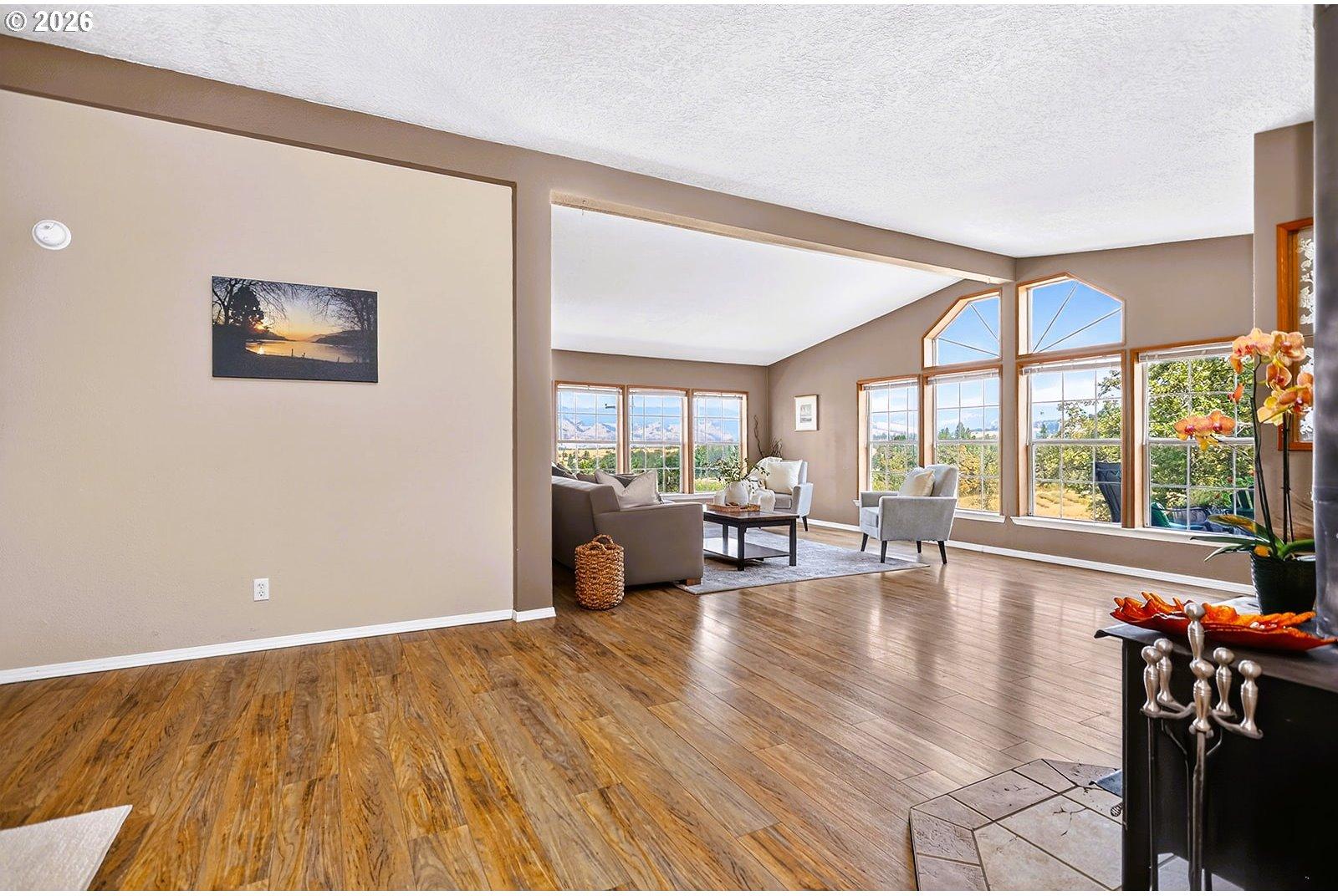 1515 Morgensen Road Mosier, OR 97040 - Photo 19 of 46 Living Room