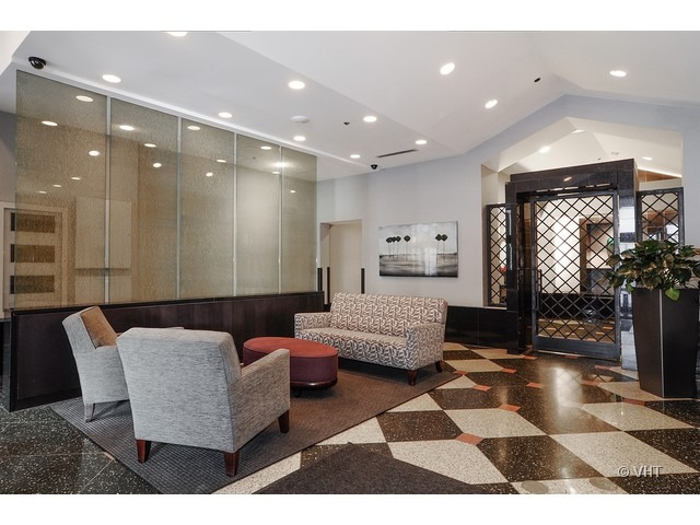 111 West Maple Street, Unit 2308 Chicago, IL 60610 - Photo 2 of 10
