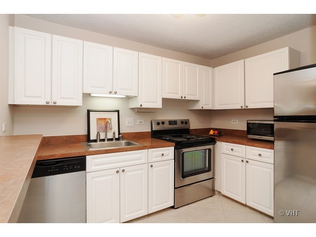 111 West Maple Street, Unit 2308 Chicago, IL 60610 - Photo 4 of 10