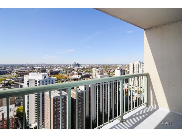 111 West Maple Street, Unit 2308 Chicago, IL 60610 - Photo 9 of 10