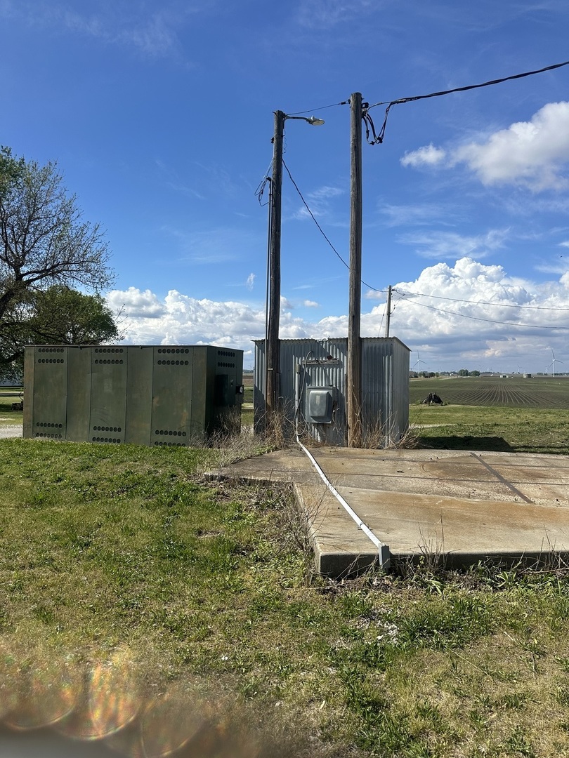 4499 North 3200 East Road Arrowsmith, IL 61722 - Photo 12 of 20 a view of a patio with a table and chairs
