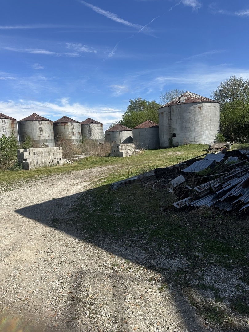 4499 North 3200 East Road Arrowsmith, IL 61722 - Photo 16 of 20 a view of a house with a yard