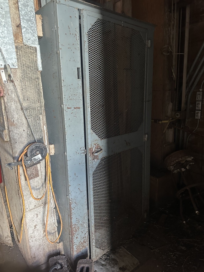 4499 North 3200 East Road Arrowsmith, IL 61722 - Photo 5 of 20 a bathroom with a shower