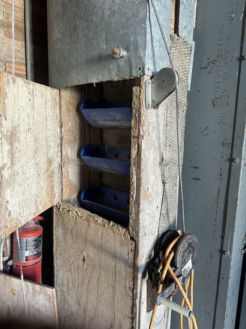 4499 North 3200 East Road Arrowsmith, IL 61722 - Photo 10 of 20 a living room with a couch and a table with wooden floor
