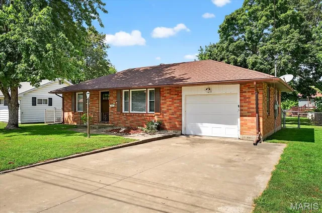 $155,000 | 125 Roberts Street, Jerseyville, IL 62052