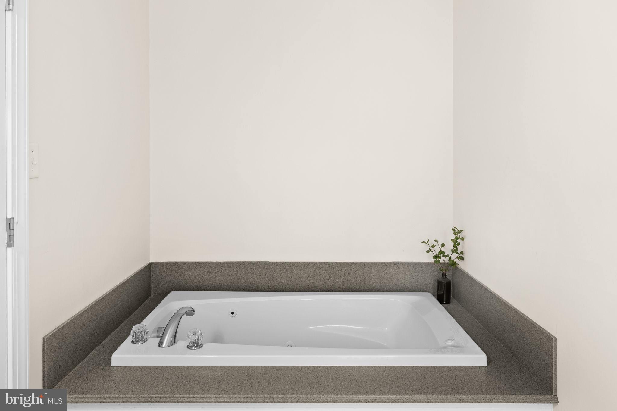 14 Oak Road Bumpass, VA 23024 - Photo 39 of 75 a bathroom with a bathtub