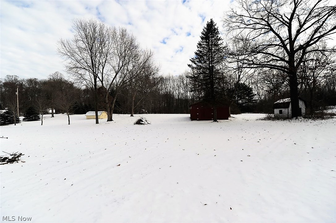 * 1 Acre of Flat Land Backing up to the Woods!!