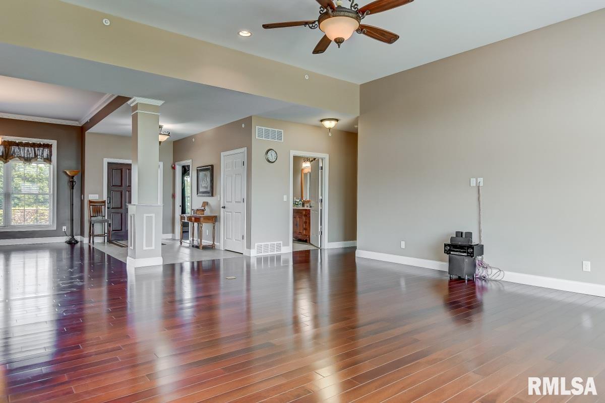 380 Bourbon Street Springfield, IL 62707 - Photo 4 of 50 Gallery Image 4