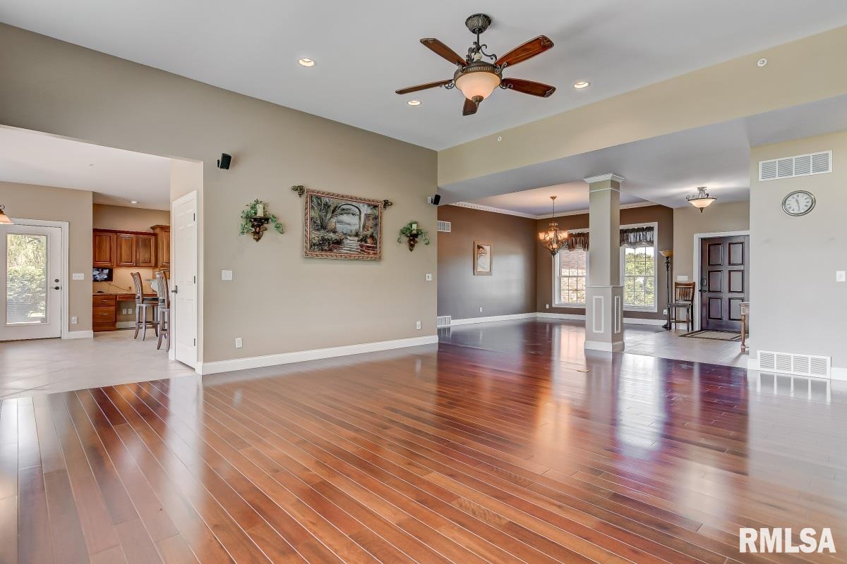 380 Bourbon Street Springfield, IL 62707 - Photo 5 of 50 Gallery Image 5