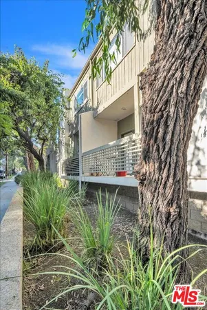 a view of entryway with flower plants