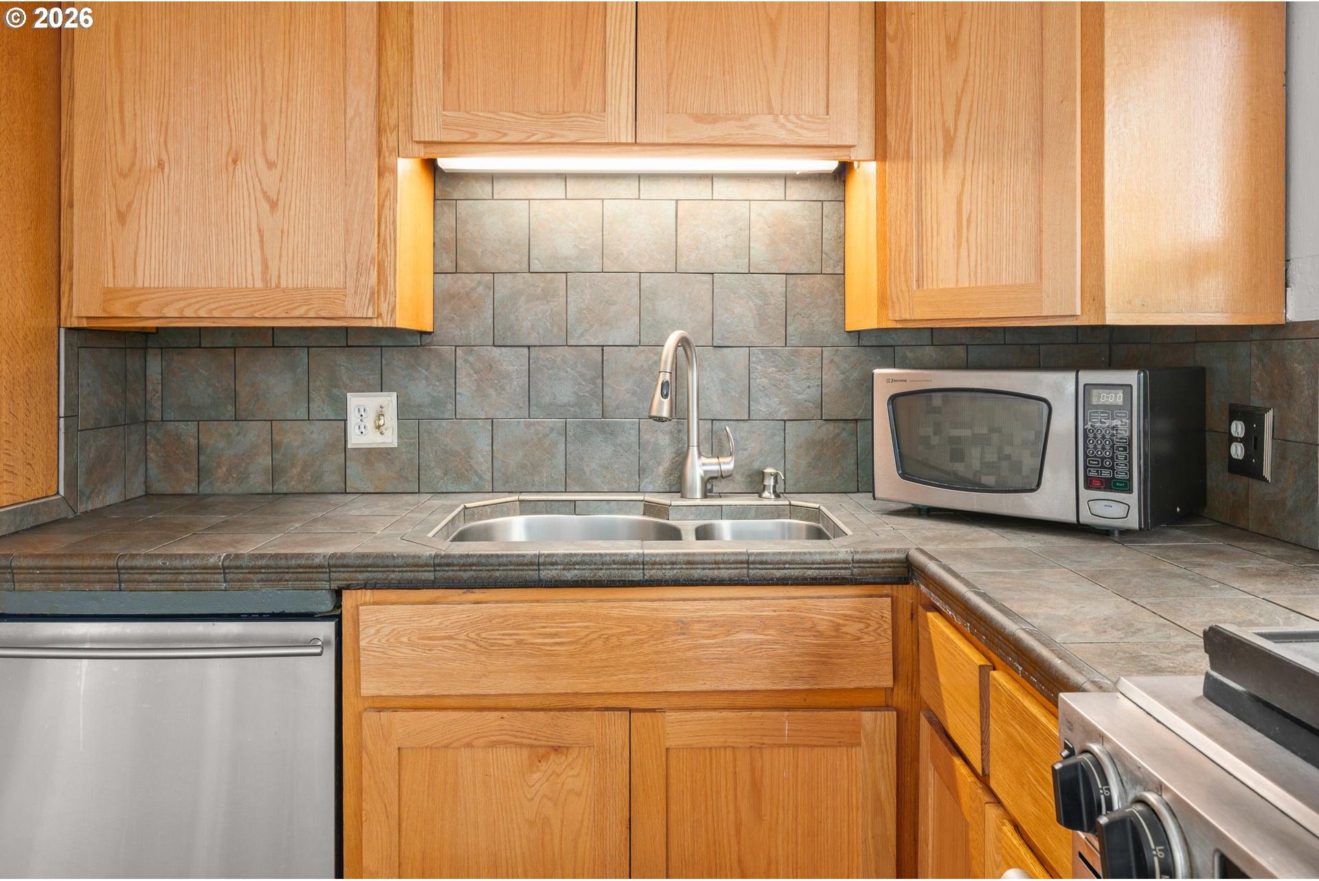 1995 J Street Springfield, OR 97477 - Photo 10 of 48 Gallery Image 10