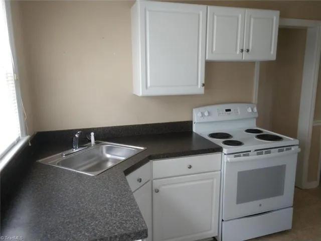 $850 | 720 Warren Street, Unit B, Greensboro, NC 27403