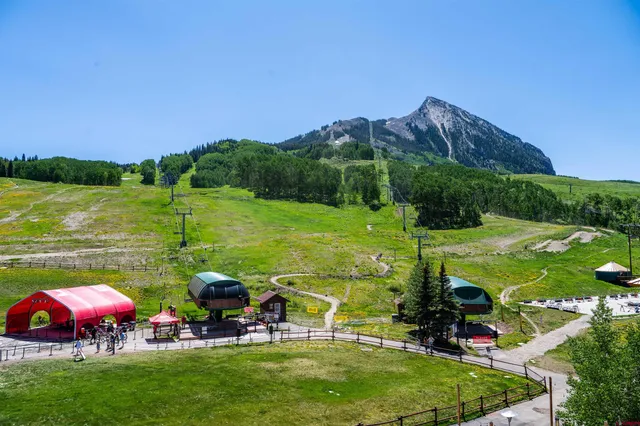 a view of a large building