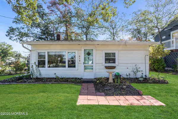 front view of house with a yard