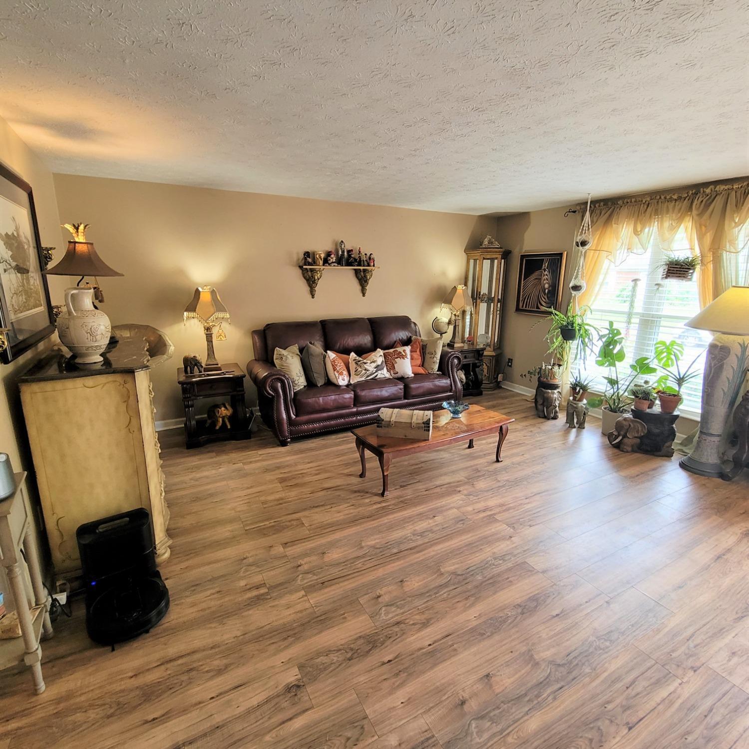 687 Woodgate Road Cincinnati, OH 45244 - Photo 3 of 27 Gallery Image 3