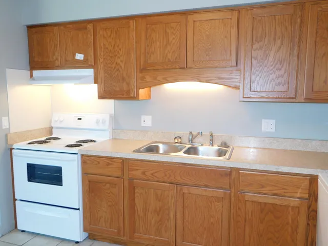 $2,000 | 253 Brookridge Court, Unit 2, Ann Arbor, MI 48103