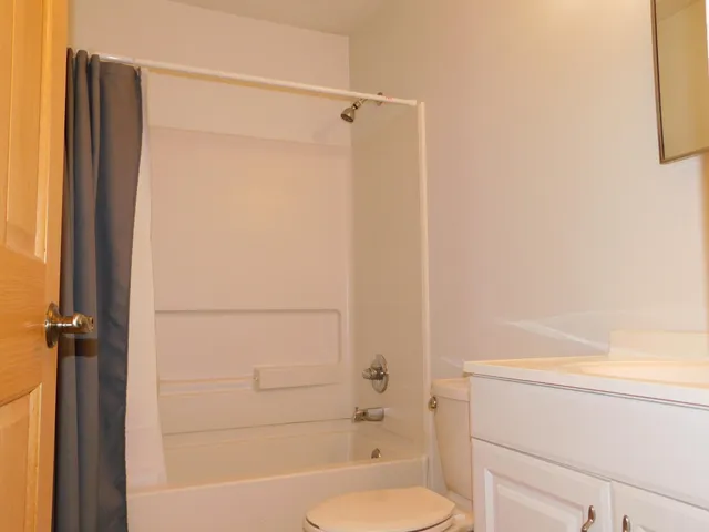 $2,000 | 253 Brookridge Court, Unit 2, Ann Arbor, MI 48103