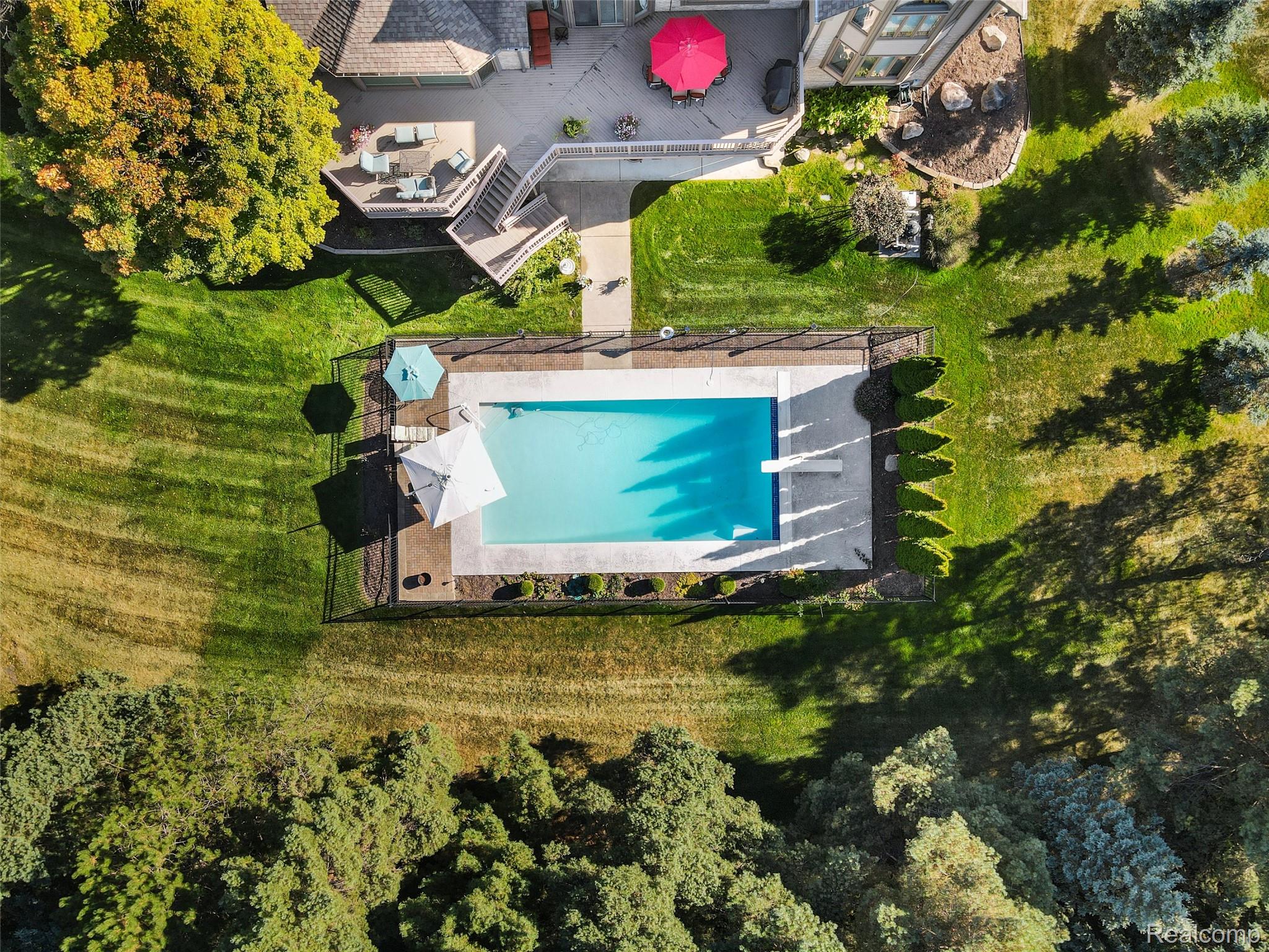 5724 Murfield Drive Rochester, MI 48306 - Photo 18 of 99 Aerial view of a pool