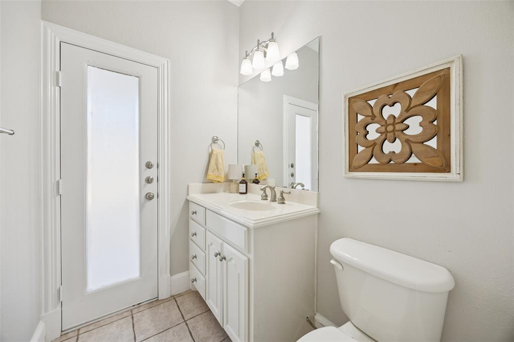 3611 Skinner Road Midlothian, TX 76065 - Photo 22 of 40 a bathroom with a toilet sink and mirror